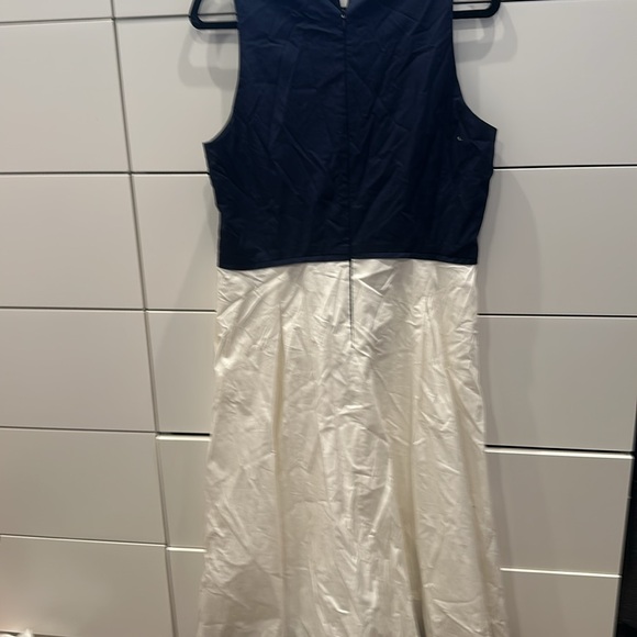 Lazer cut tea length dress - Tahari -12 - Picture 3 of 4